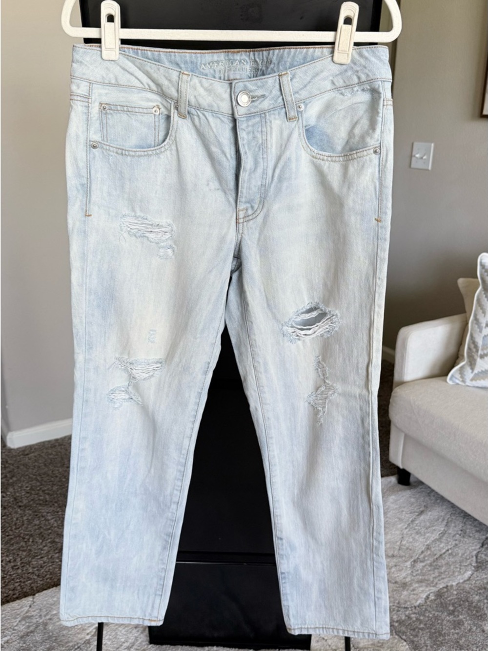 American Eagle Outfitters Light Blue Distressed Relaxed Jeans